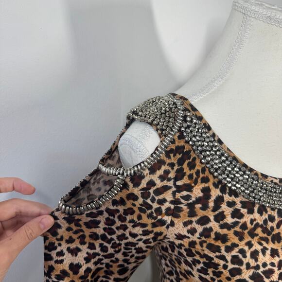 C. OLIVER Women S ANIMAL SILVER BEADED EMBELLISHED COLD SHOULDER CUT OUT TOP Y2K - Picture 4 of 8